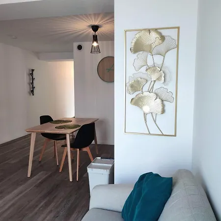 Apartment Joli Avec Jardin-terrasse Prive *